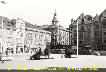 141) severovýchodní roh náměstí Republiky 25. března 1979
